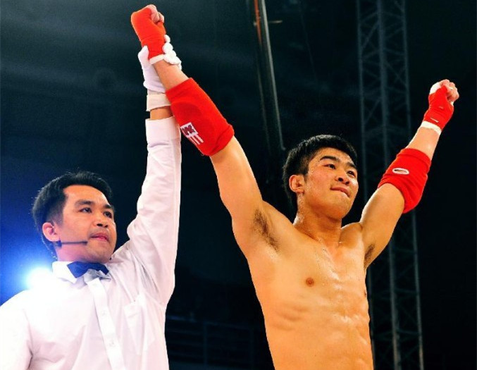 中国散打第一人迎战世界冠军被ko,22岁散打冠军被51岁大爷打死