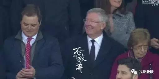 曼联首冠绝非终点,穆帅了却弗爵最大夙愿!颁奖典礼一瞬间太酷了