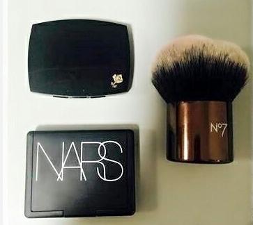 化妆前应该怎么做比较容易上妆,爱美的女生都爱打扮