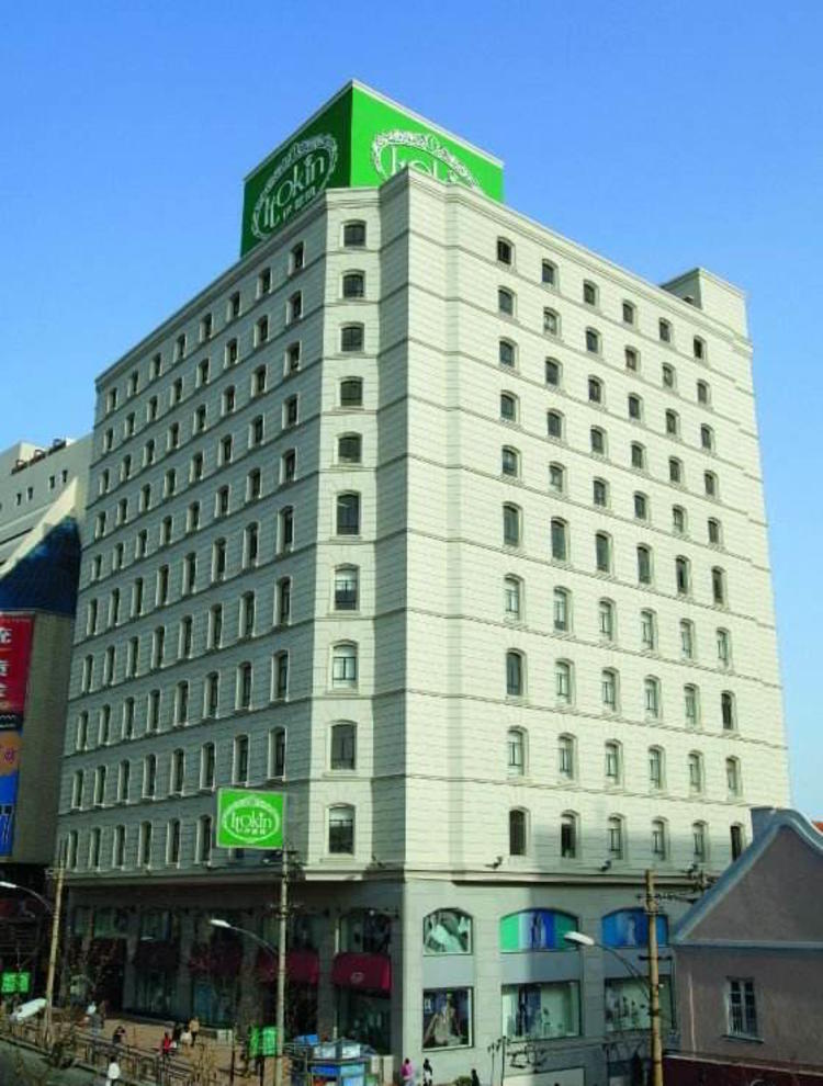 百货公司的日系女装正在撤退，然而你可能早就把它们忘了