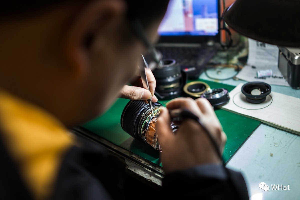 铜人像里藏着修相机的头牌师傅，33年的坚守积累千金不换的口碑