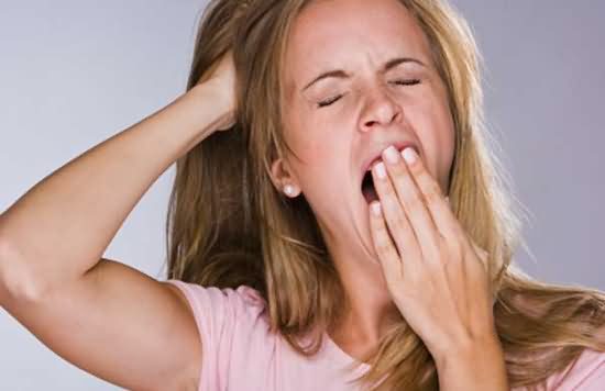 妈妈哈欠连天好困,妈妈哈欠连天