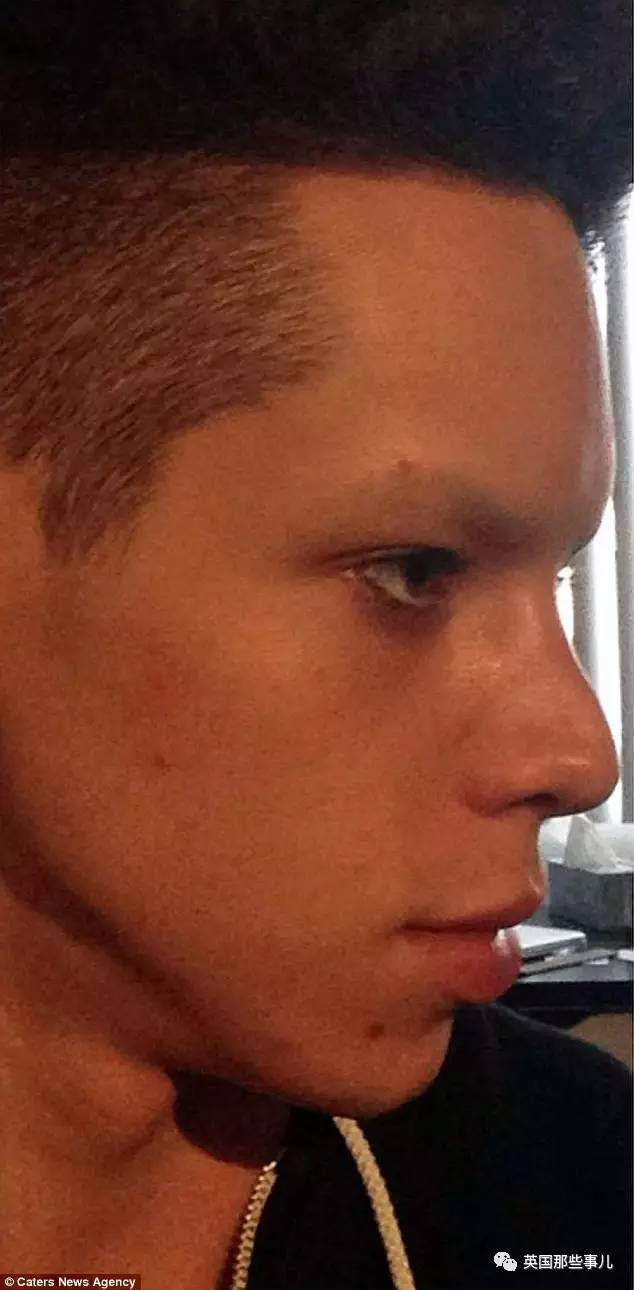 一个不想做男人也不想做女人的小哥，在成为外星人的路上越走越远了……