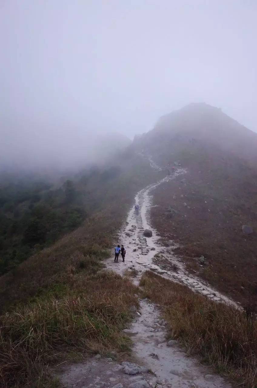 云雾中的香港大东山,香港大东山全景