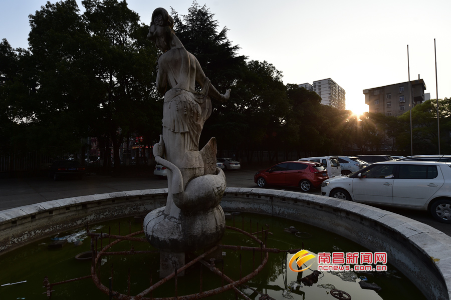 姹熻タ姝ｅ湪绛瑰鐨勪簲鏄熺骇閰掑簵,姹熻タ绗竴瀹朵簲鏄熺骇閰掑簵