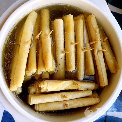 卤干豆腐卷老东北美食,豆腐卷小时候的味道