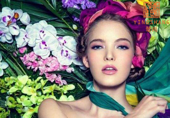 爱马仕女士丝巾系法,女士衬衣丝巾怎么系