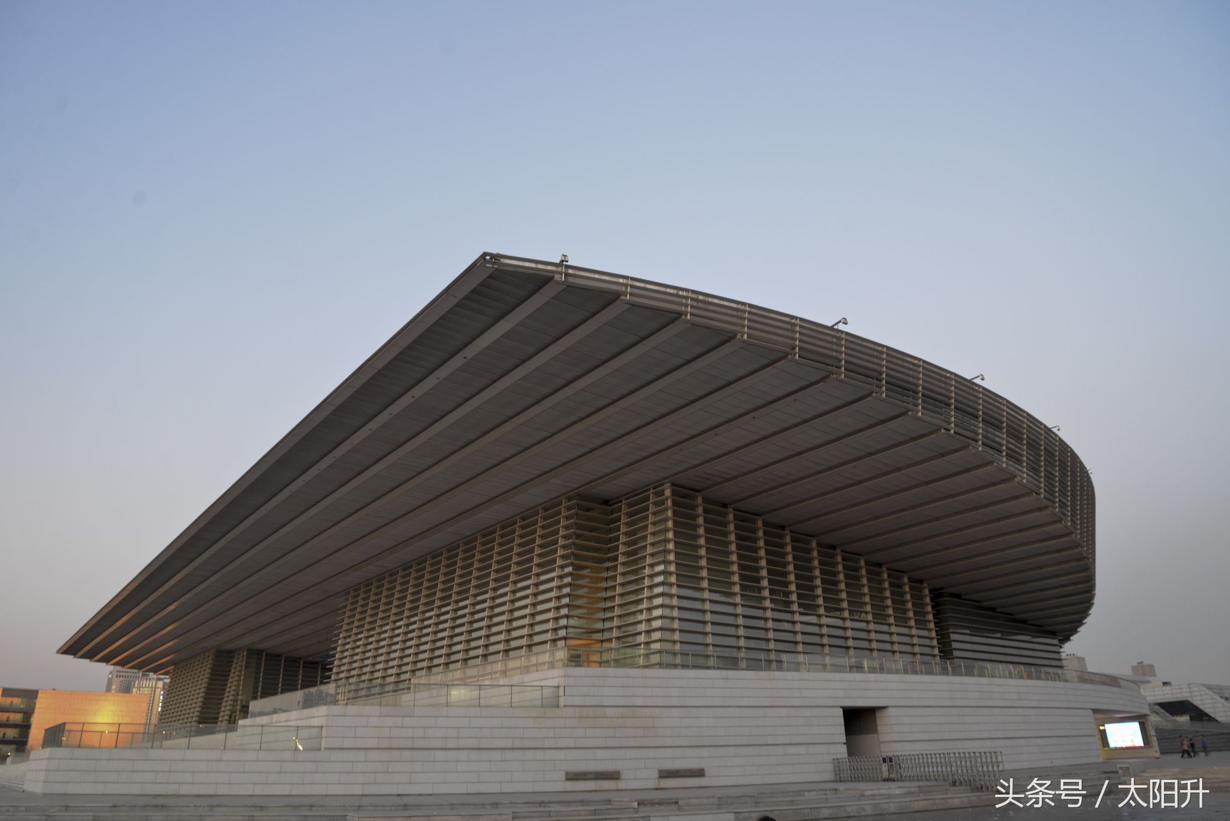 夜幕下的文化广场在哪里,天津文化中心银河夜景