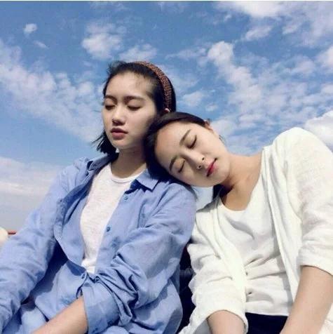 姐姐喜欢上我的男朋友,父母让我让给她,我该怎么办