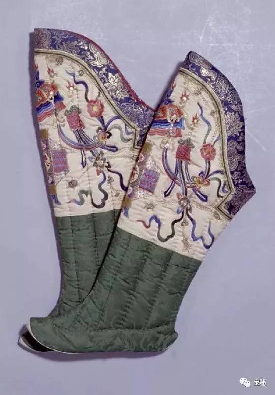 清朝慈禧穿的袜子,太监给慈禧穿袜子