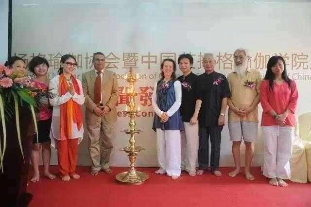 艾扬格瑜伽调息引导词,艾扬格椅子瑜伽课前调息