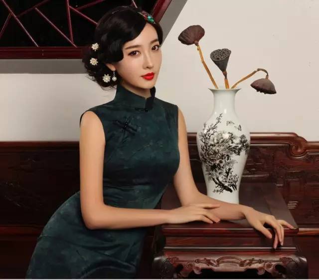 适合气质女人穿的香云纱旗袍,年轻的穿什么颜色香云纱旗袍