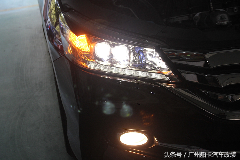 本田车灯怎么都不带透镜,本田改了透镜不开近光远光能闪吗