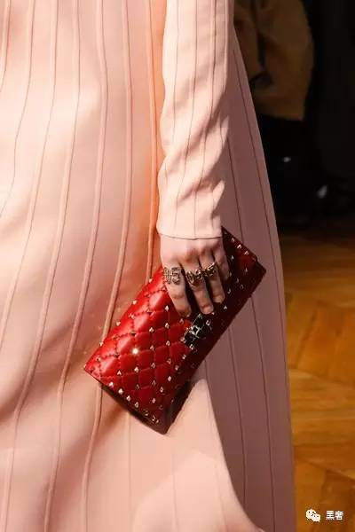 valentino2021秋冬时尚系列,valentino秋冬系列