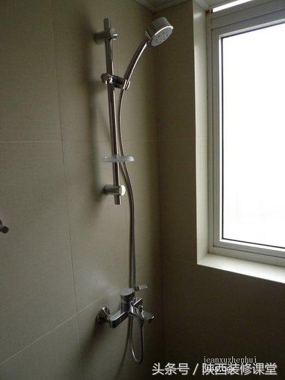 带天井的木头老房子,60平老房子一楼带院子