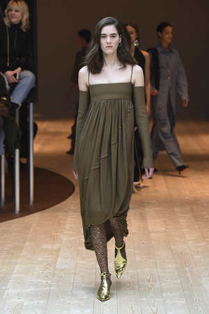 娆ч槼濞滃宸撮粠涓栧鍚屾,娆ч槼濞滃鍧庤偐浠挎