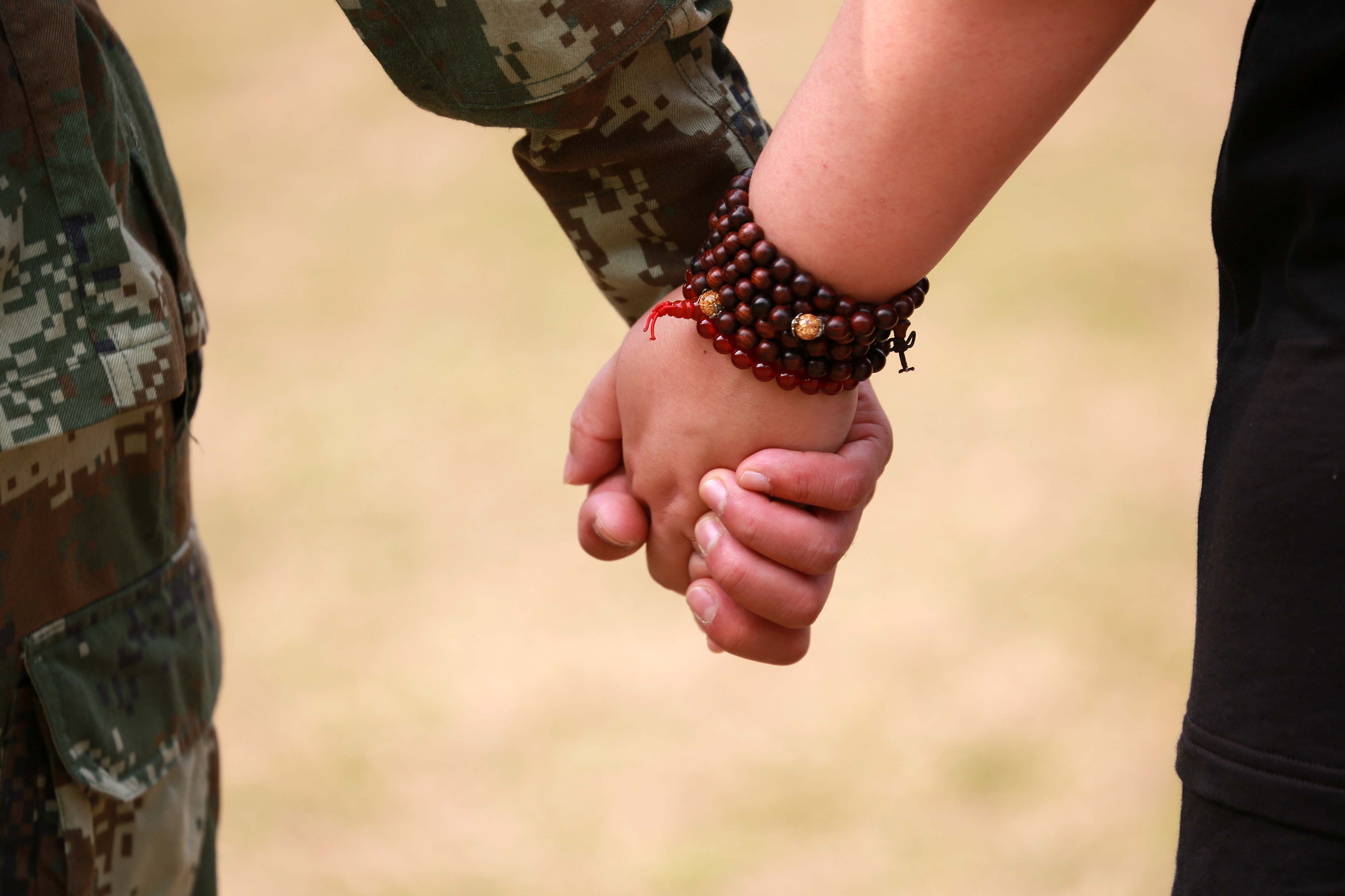 边防军人亏欠家人的感动瞬间,边防军人是父母的心头肉