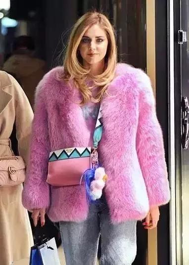 双肩包与斜背包哪种最实用,包包单肩斜挎包包治百病