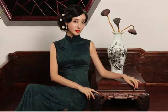 适合气质女人穿的香云纱旗袍,年轻的穿什么颜色香云纱旗袍