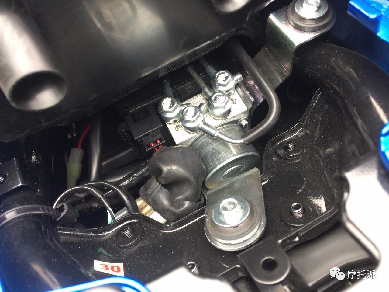 铃木gsx250abs和不带abs的区别,豪爵铃木gsx250有abs吗