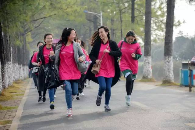濂虫槦绮夌孩涓濆甫鍏泭鍐欑湡鍥剧墖,绮夌孩涓濆甫鍏泭2019鍥剧墖