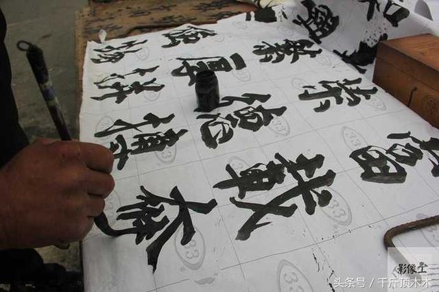 17日文化热点回顾：14年公盘上的5亿标王赌石，切开连只满绿手镯都没有，跌的好惨