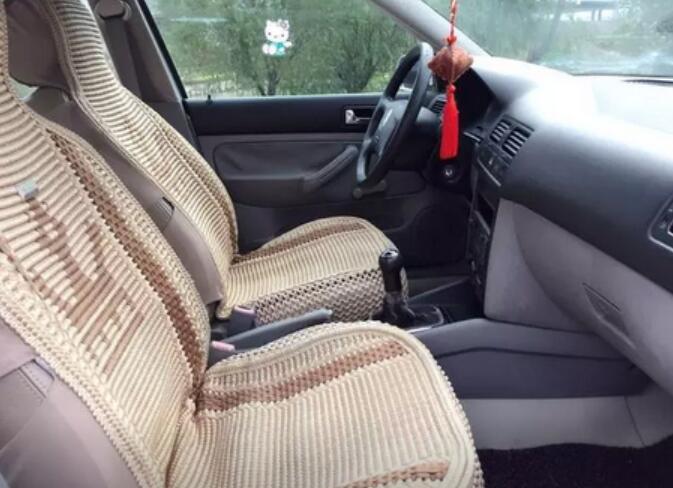 02款宝来,升级版捷达,也被称作“平民宝马”,现只要0.9万