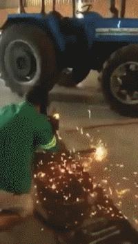 神龙大摆尾恶搞,神龙摆尾车的搞笑视频