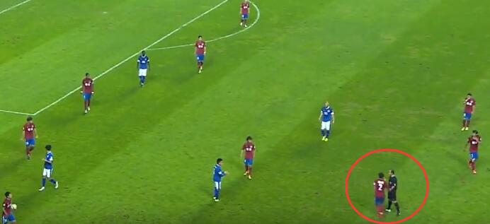 足球十大假摔王,足球最可笑十大假摔