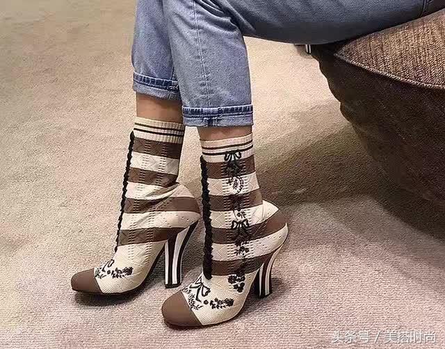 杨幂宋茜小白鞋,杨幂宋茜都爱穿的单品