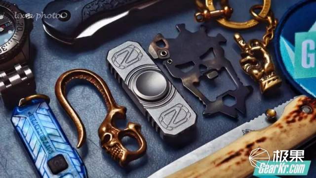 陀螺风靡世界,实用的指尖陀螺