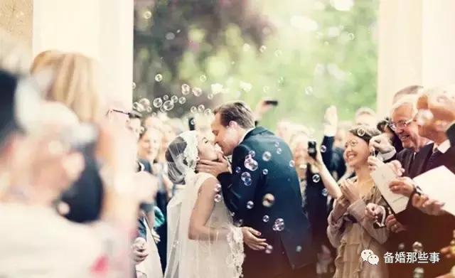 婚礼退场的漂亮“花招”！创意上线！