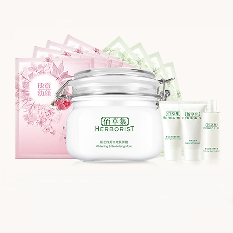 化妆可以让你更自信,化妆做脸部护理的手法