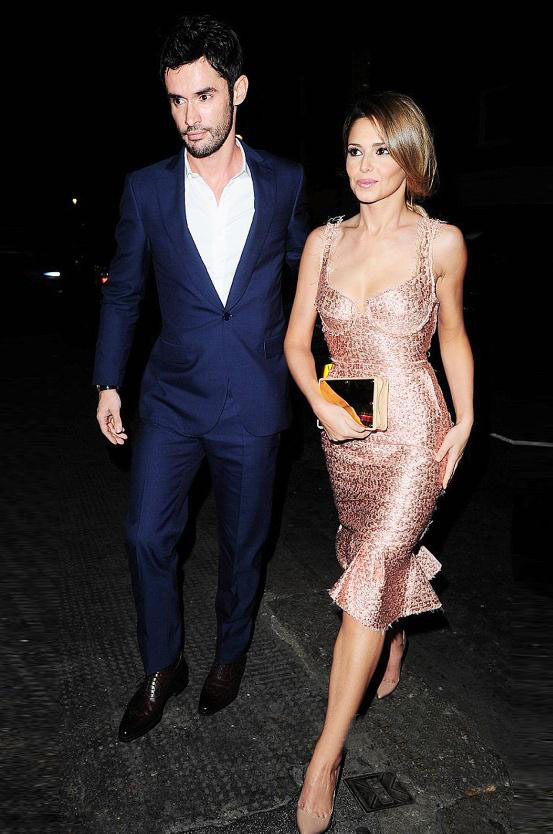 不是一模一样的情侣装推荐,情侣装怎么穿才够虐狗