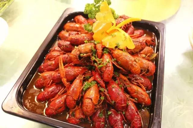 刷爆！十次路过九次排队！就凭一只虾让苏州人挤破头！