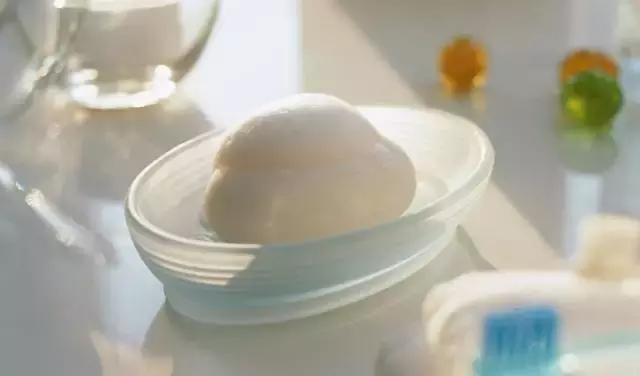 洁面皂与洗面奶洁面效果哪个好,洁面皂和洗面奶哪个对皮肤好些