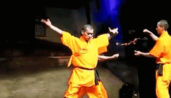 少年，像这样真的就能找到媳妇吗？我也要去买块牌子！