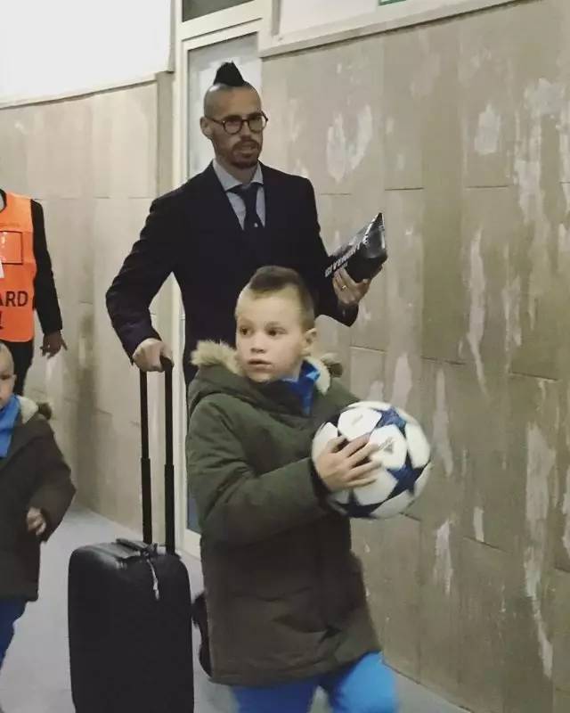 她是如何从C罗球迷“叛变”为哈姆西克迷妹的