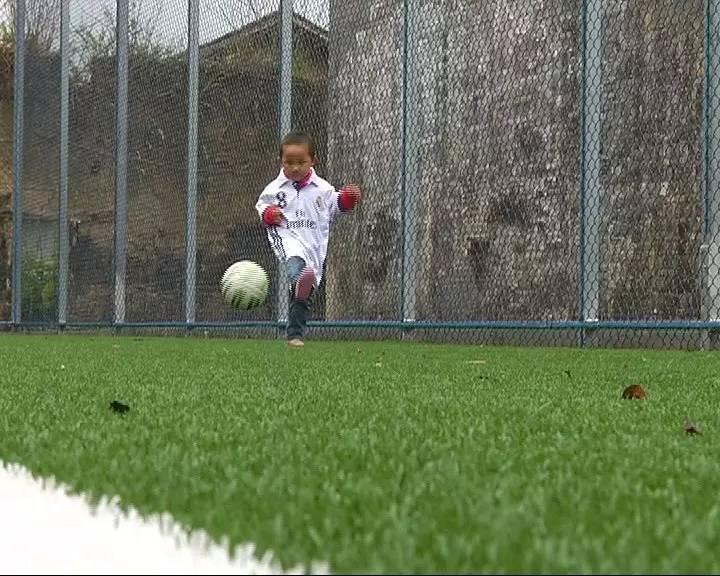 河洞大围村不仅有历史，还有崭新的灯光足球场！