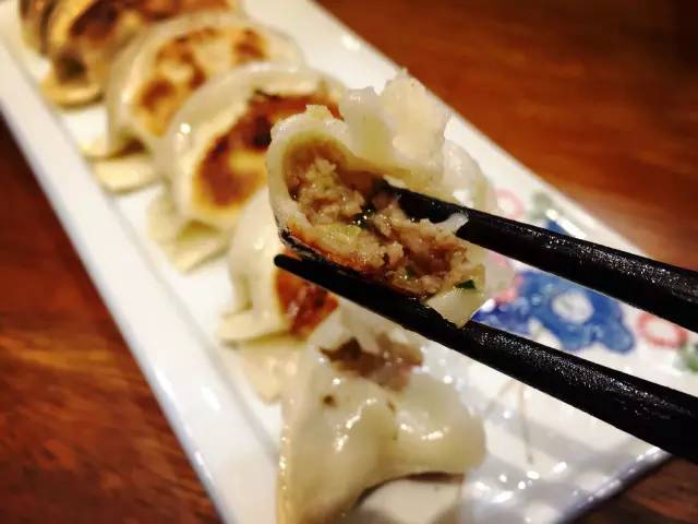 玉皇山下这家花园餐厅歧视单身狗!这么大的鱼头叫我怎么吃