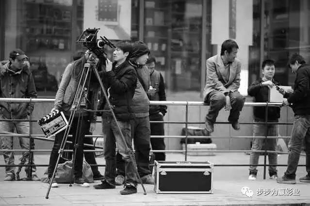 请问，走一趟迈阿密国际电影节红毯一共需要多少步？