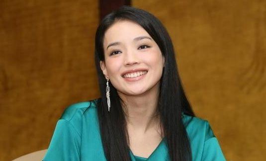 江一燕端庄优雅轻松驾驭各种风格,江一燕和舒淇照片