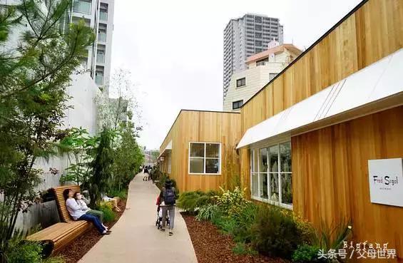 一个从来没用过童车的爸爸抱着孩子去日本水族馆吓人了!