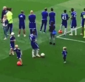 足球搞笑假摔集锦,足球十大搞笑进球集锦