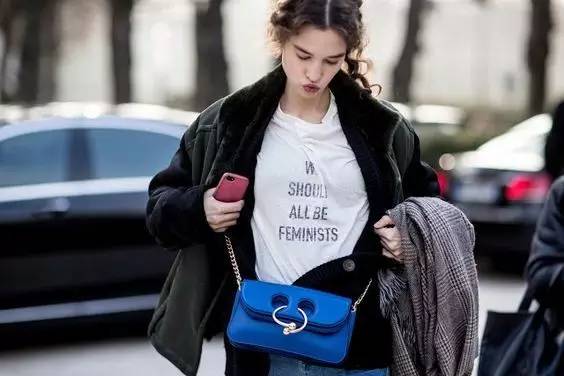 春天t恤最新款,春季t恤怎么穿比较好看