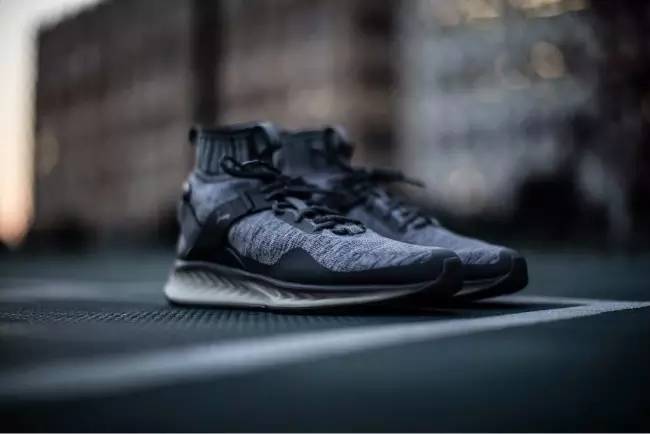 你说我不算一个称职的Sneakers，但我有最早的一款“袜套鞋”