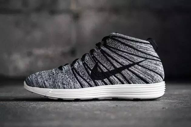 你说我不算一个称职的Sneakers，但我有最早的一款“袜套鞋”