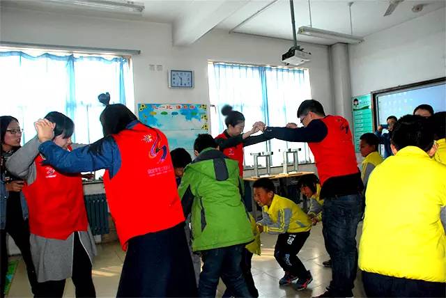 潍坊这家医院的志愿者太牛了！聋哑儿童也感受到了满满的爱……