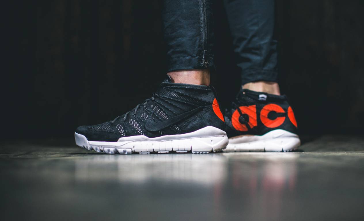 你说我不算一个称职的Sneakers，但我有最早的一款“袜套鞋”