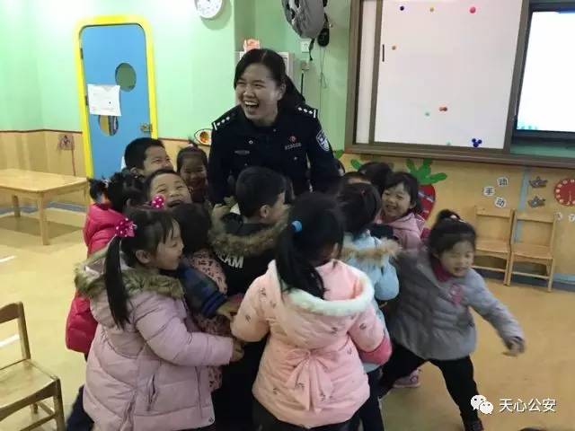 警察阿姨进课堂,警察阿姨上课
